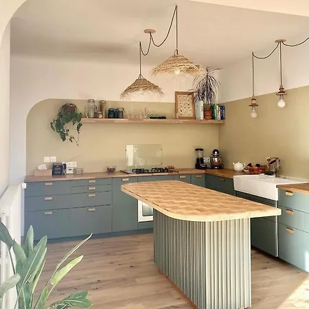 Maison Familiale: Plages, Vieux Port Et Ile De Re La Rochelle (Charente-Maritime)